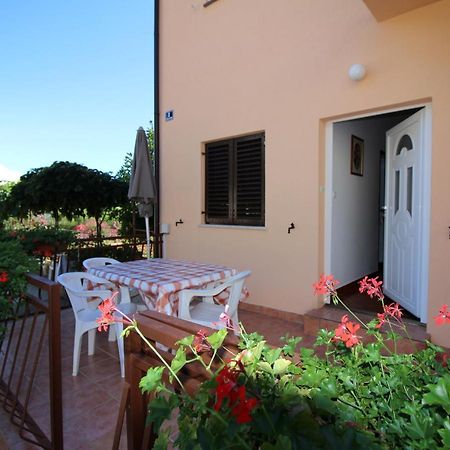 Apartment Liliana Near Beach Пореч Екстер'єр фото